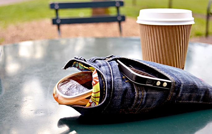 Use your old jeans to make and awesome DIY glasses case with killer pocket feature.