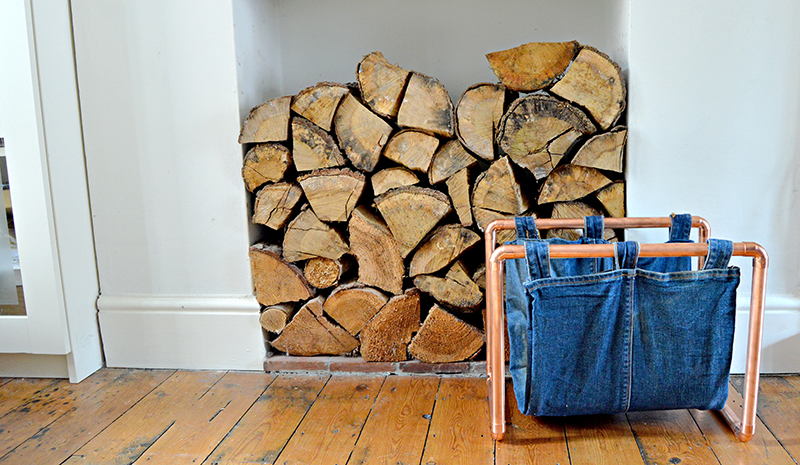 How to make a trendy DIY magazine rack with an old pair of jeans and some copper pipping.