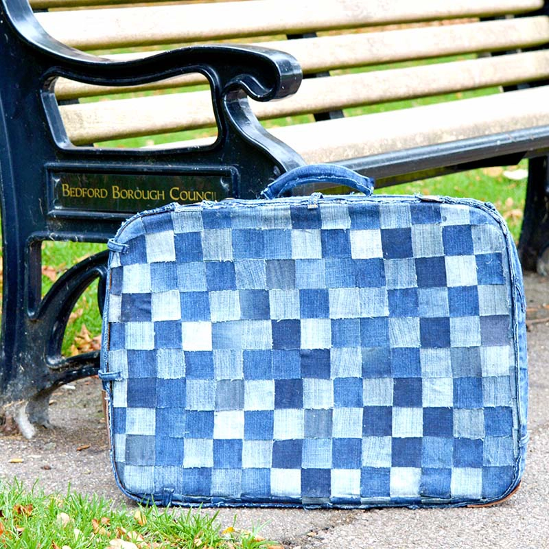 Patchwork Denim Suitcase - Upcycled vintage suitcase with old jeans. This is a no sew tutorial.