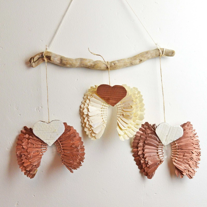 Shuttlecock angel wings. This adorable Christmas decoration is made by upcycling old badminton shuttlecocks.
