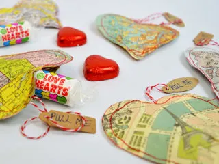 Valentines Map heart treat bags - Pillarboxblue.com