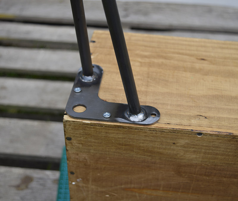 DIy nightstand wine crate with hairpin legs