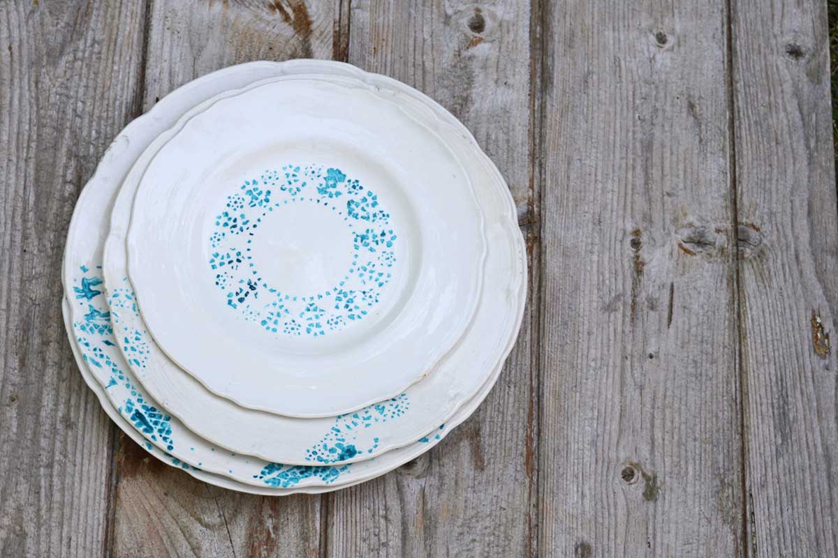 How To Paint Plates With A Doily Pillar Box Blue