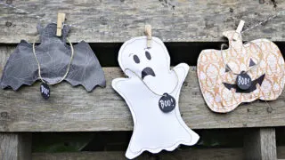 Free template to make these gorgeous sewn halloween treats bags. Pumpkin, Ghost and Bat also make for a great Halloween decoration garland.