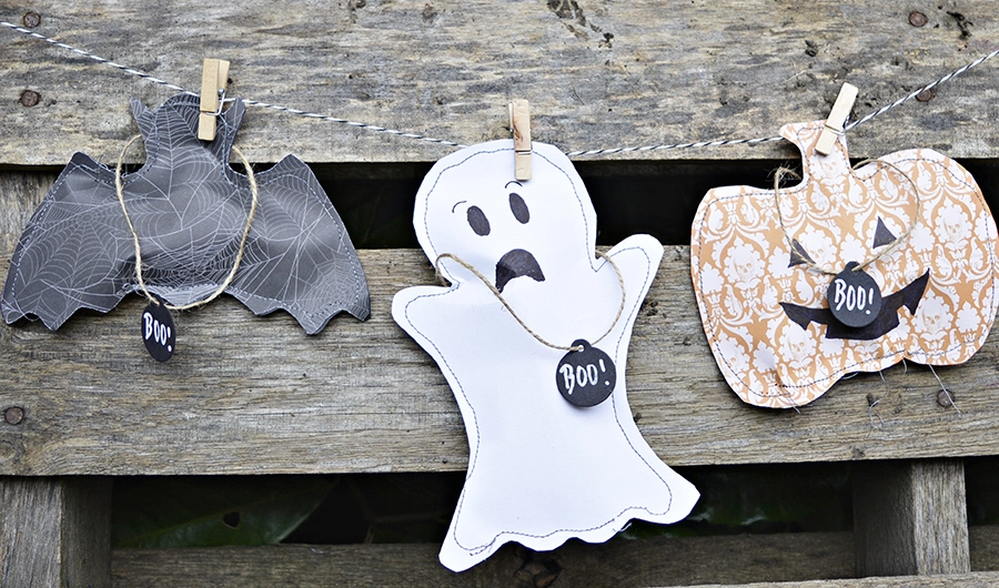 Free template to make these gorgeous sewn halloween treats bags. Pumpkin, Ghost and Bat also make for a great Halloween decoration garland.
