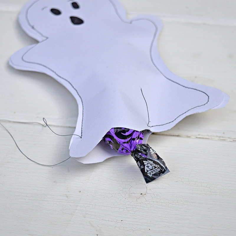 halloween-treats-bag-ghosts-pillarboxblue-2-sm