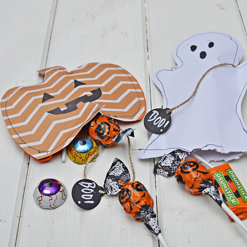 Free template to make Halloween Treats bags.  Double up as gift and decoration.