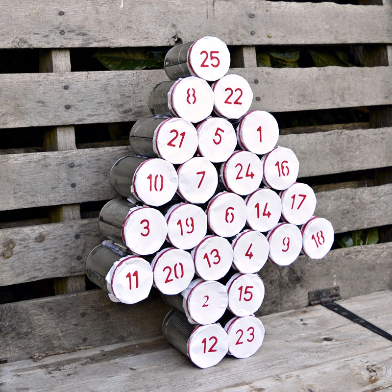Make a rustic upcycled advent calendar for Christmas using tin cans.