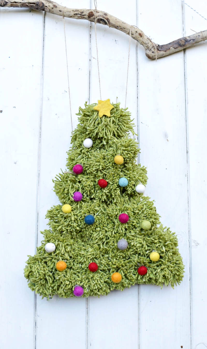 How to make a lovely pom pom Christmas tree, great wreath or wall hanging.