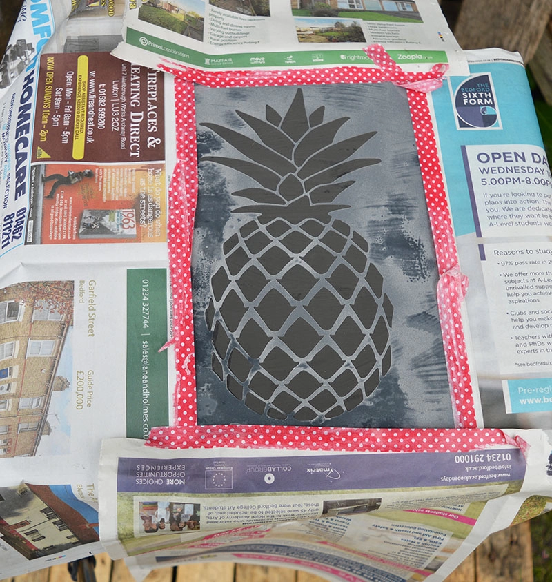 Using pineapple stencil