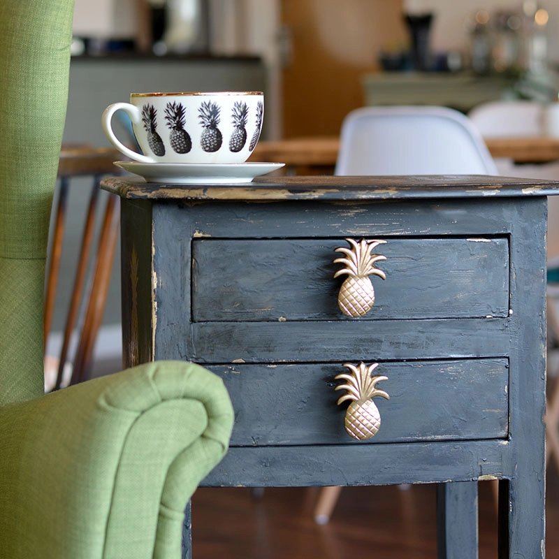 Pineapple stenciled table: I love pineapples and upcycled this thrift store console table with a fun pineapple themed upcycle.