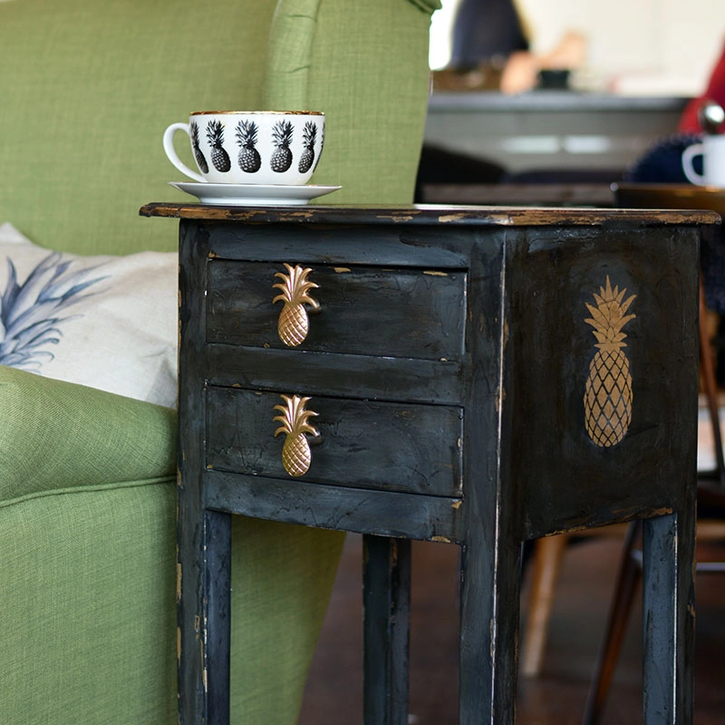 Pineapple stenciled table: 