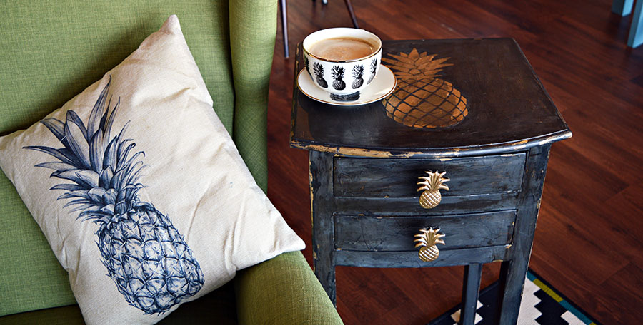 Pineapple stenciled table: I love pineapples and upcycled this thrift store console table with a fun pineapple themed upcycle.