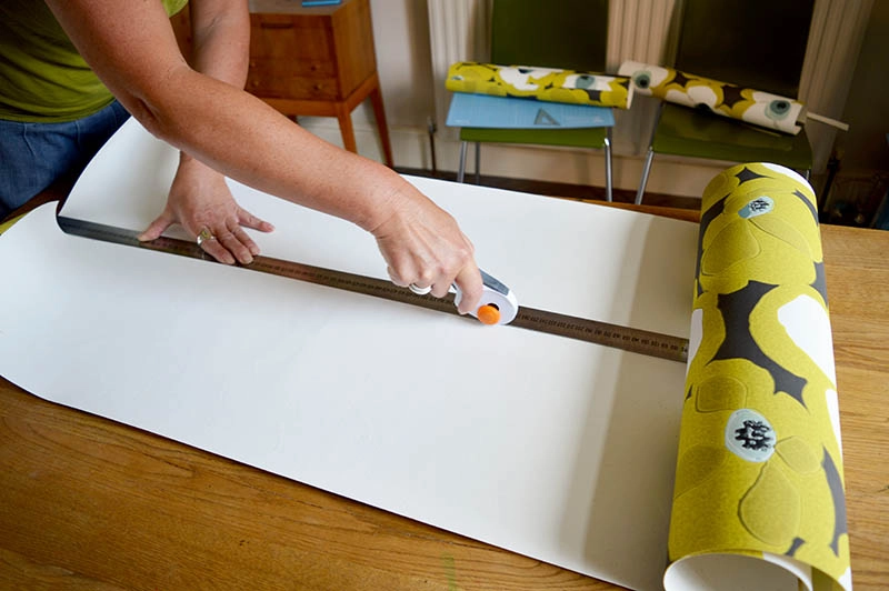 Measureing the wallpaper for tabletop decoupage