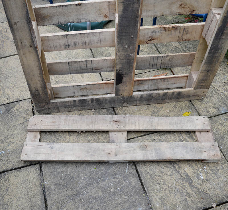 Cut pallet for photo frame