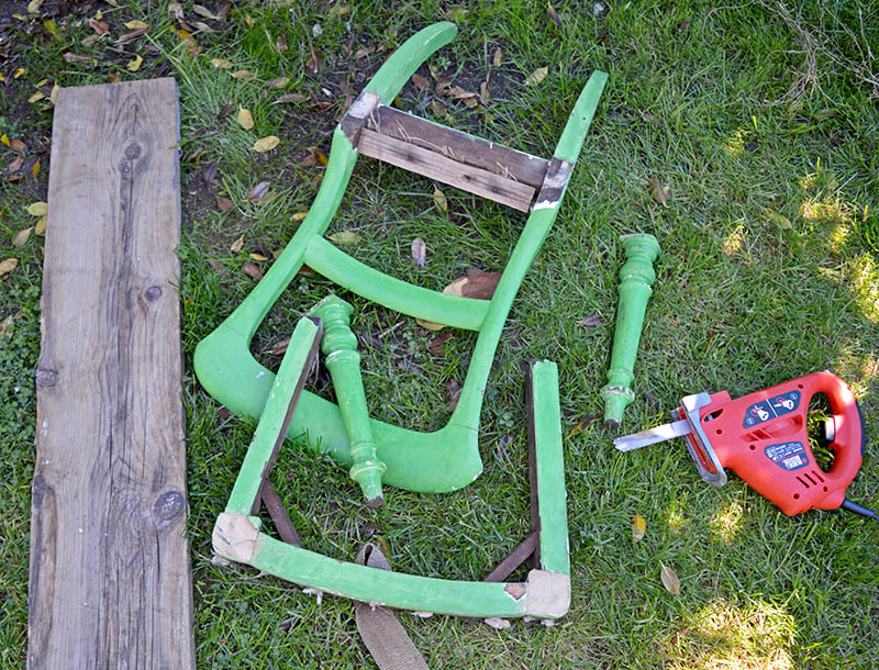 Dismantled chair for scaffolding bench