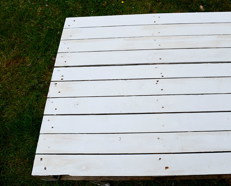 How to paint on sale pallets