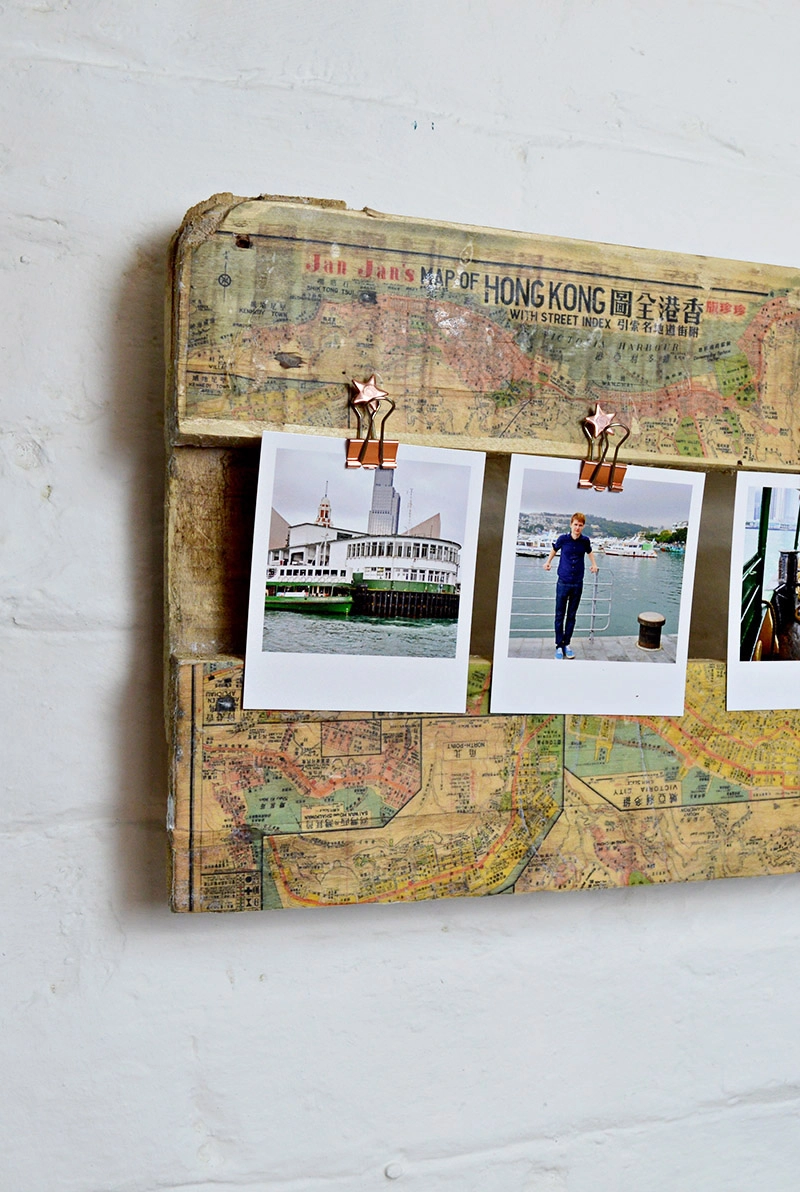 It's so easy to print maps on to pallet wood. To make a truly unique map picture frame for your holiday photos.