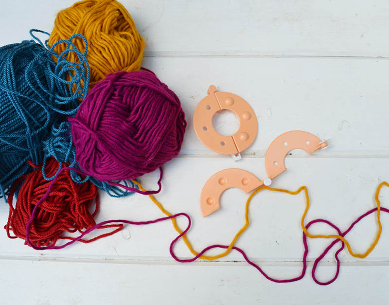 Yarn and pom pom maker kit 