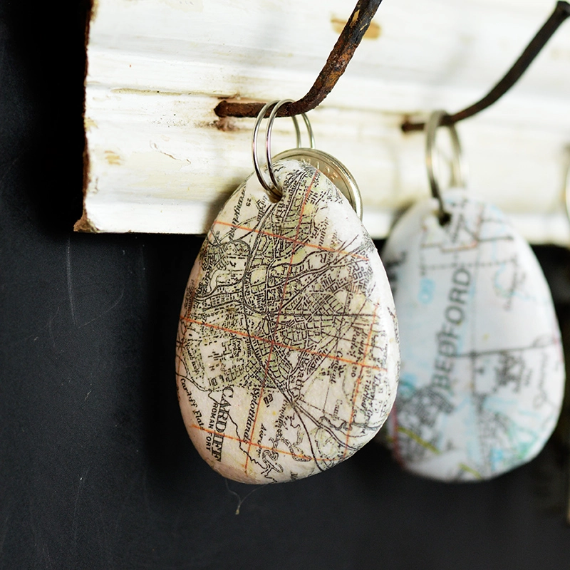 Did you know you can print maps onto pebbles and stones.  Use this technique to create a map rock keychain.  These make for a lovely personalised gift as you can use a map of any town or city.