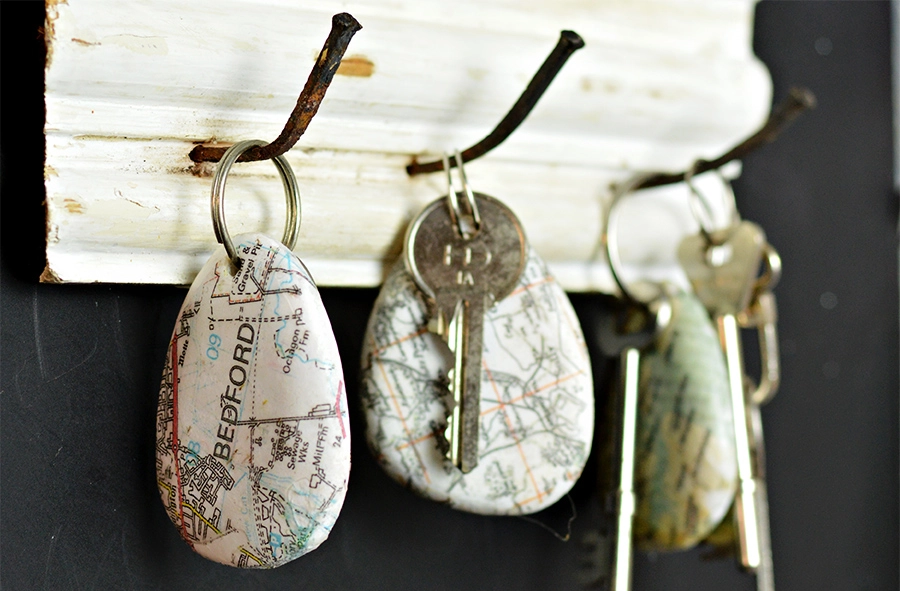 Printed map rock keychains