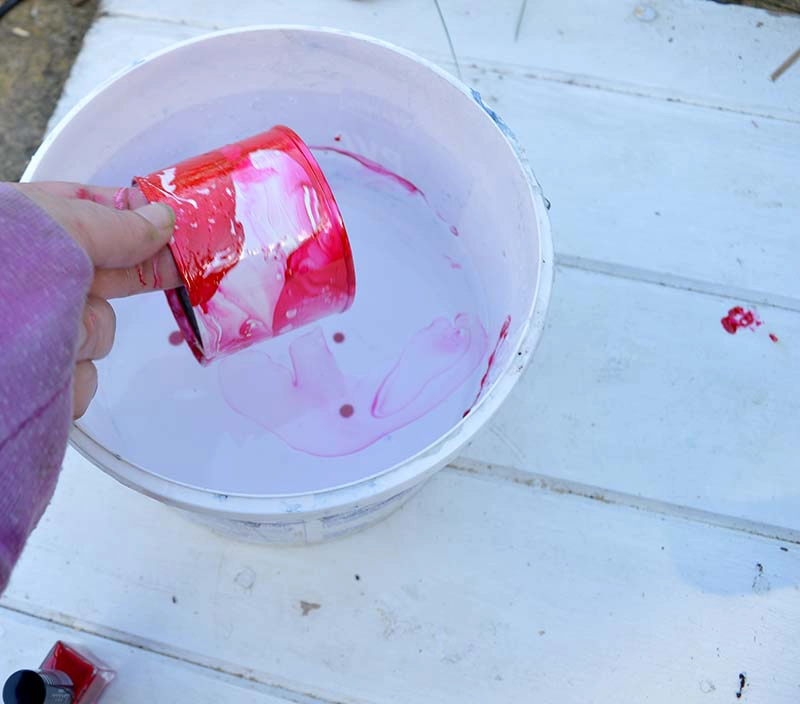 marbling an upcycled tin can