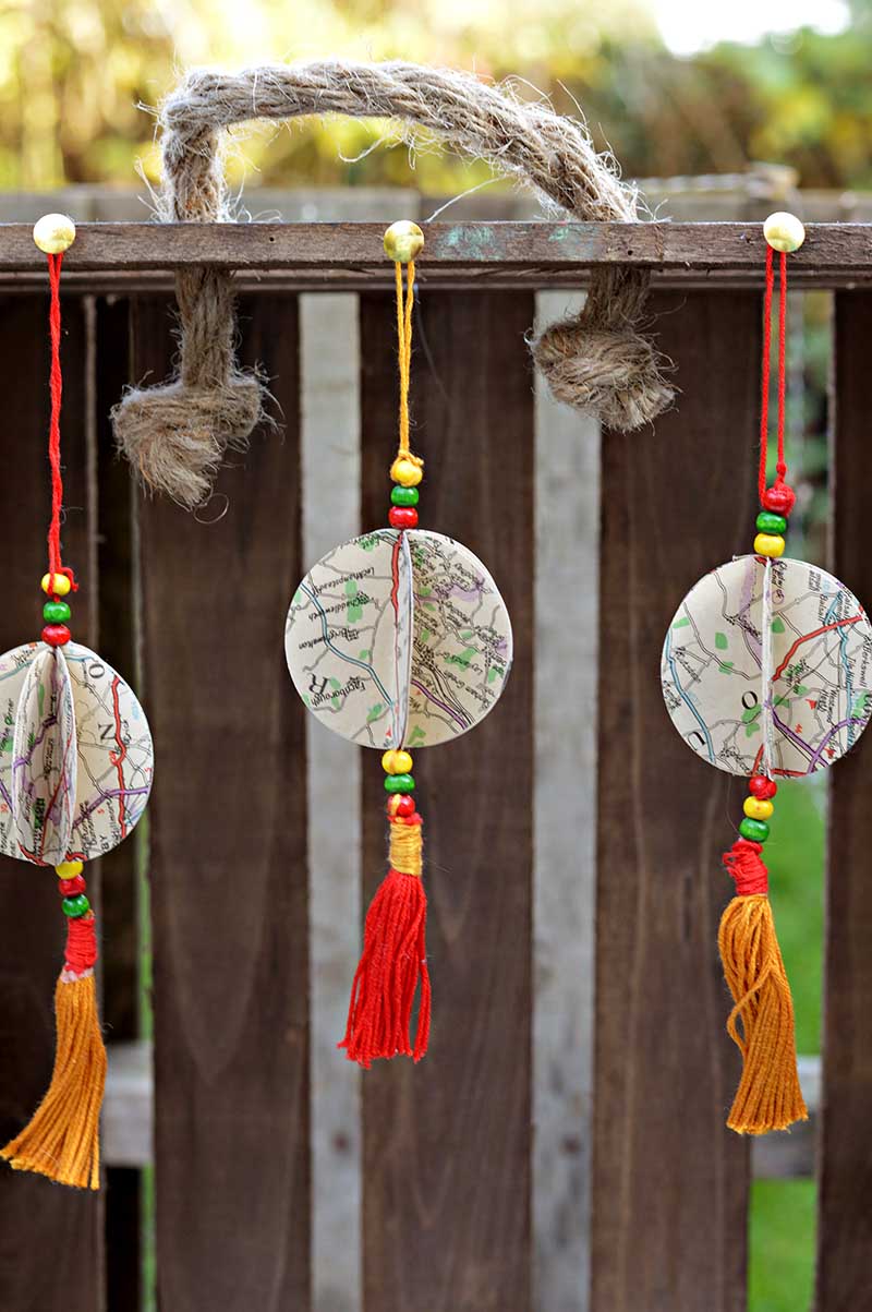 Upcycle and repurpose old road maps to make unique map decorations. #mapdecoarations #mapcrafts #christmascrafts #christmasdecoration #mapchristmas
