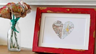 Personalized map gift paper heart in red frame