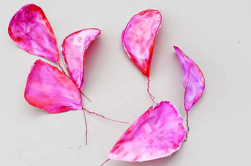 Shaping wire fabric petals