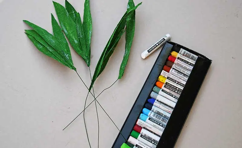 Pineapple leaf tops out of crepe paper