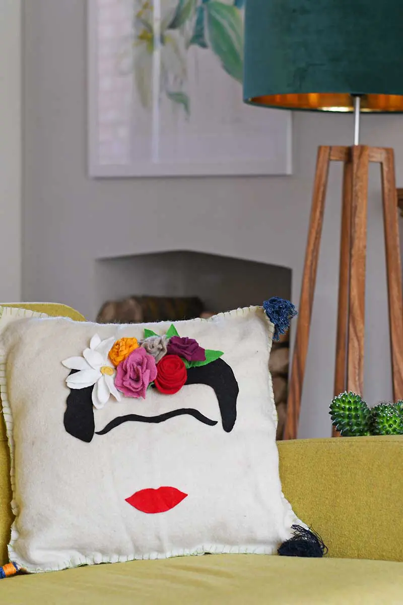 DIY frida Kahlo cushion with felt flowers 