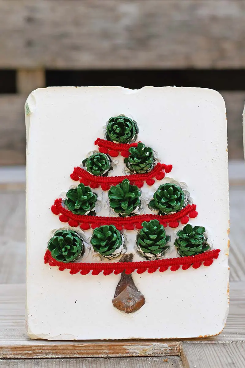 DIY plaster of Paris pinecone Christmas tree tile