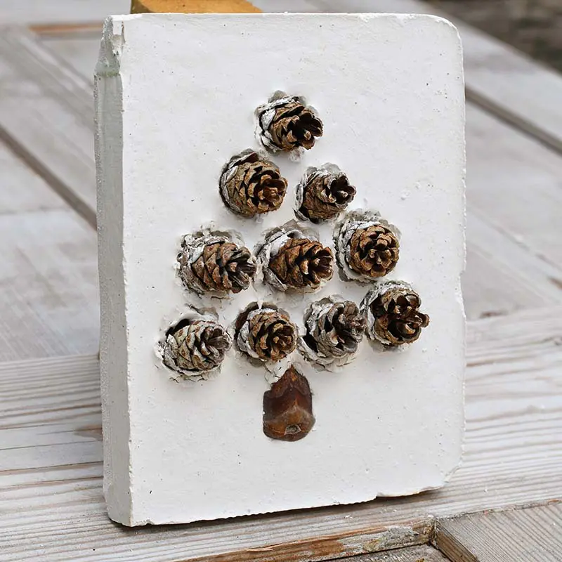 natural pinecone christmas tree tile 