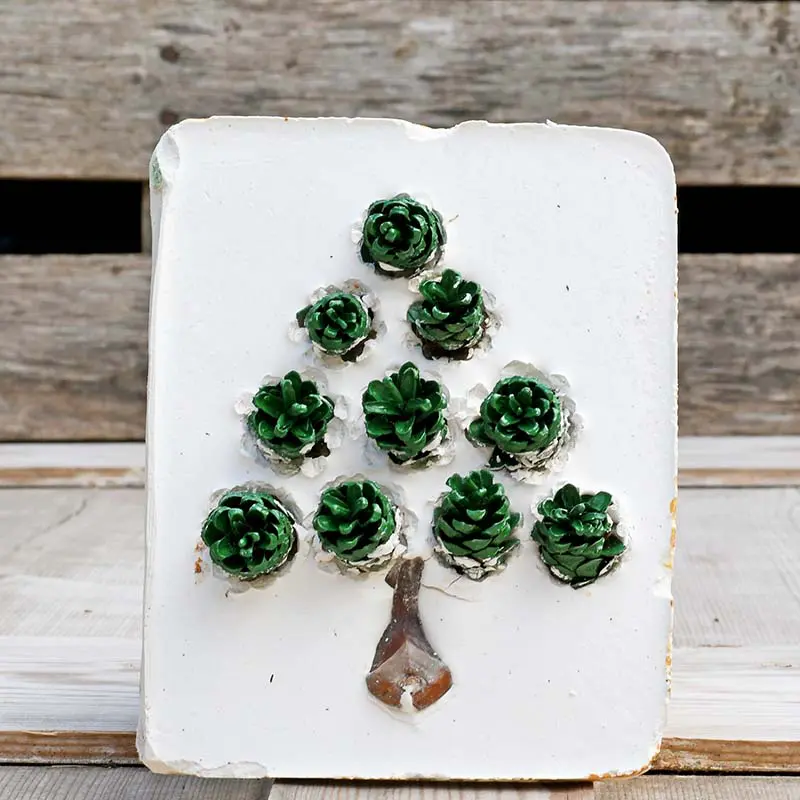 Green pine cone Christmas tree tile