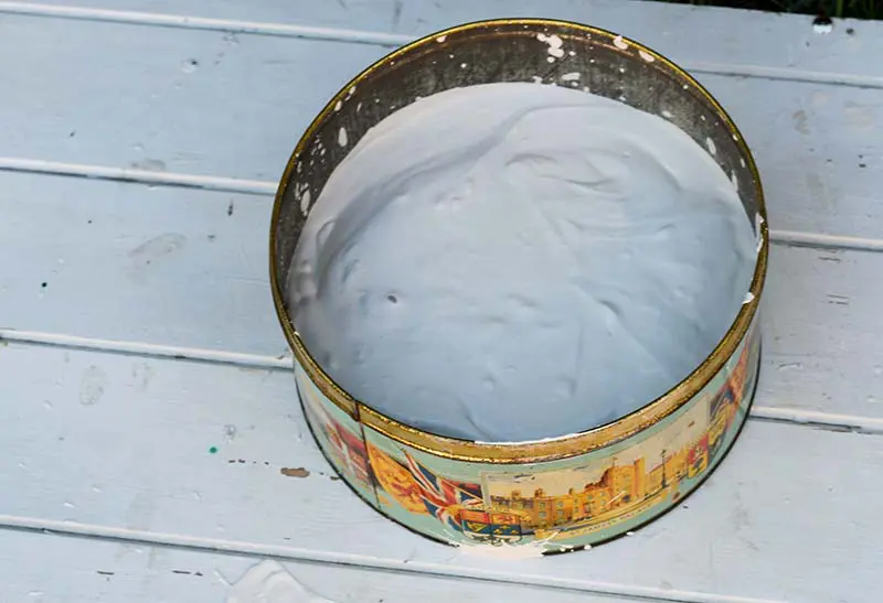 Plaster in tin