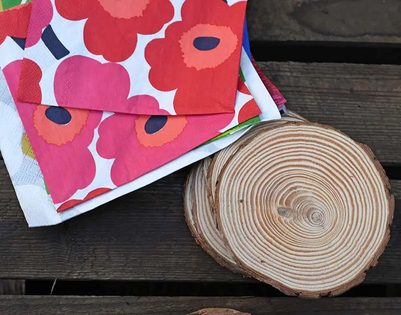Marimekko paper napkins and wood slices