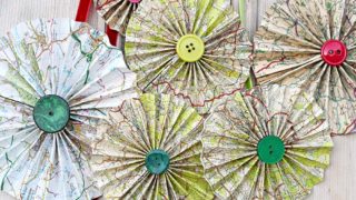 Map paper rosettes decorations