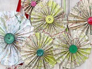 Map paper rosettes decorations