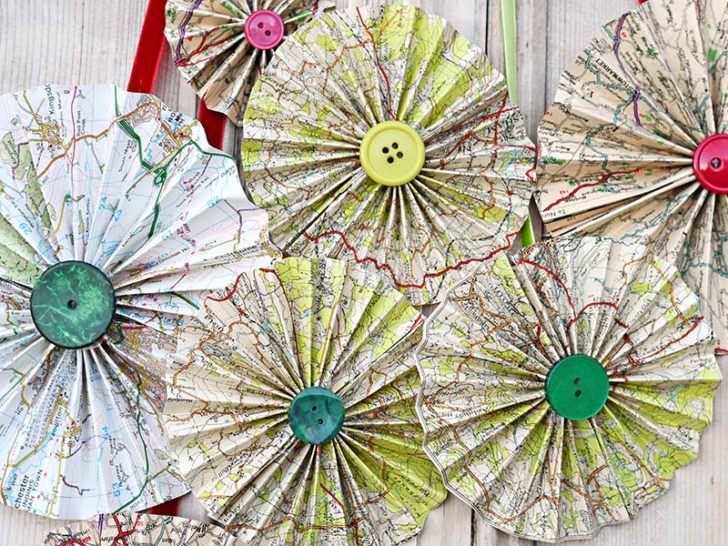 Map paper rosettes decorations