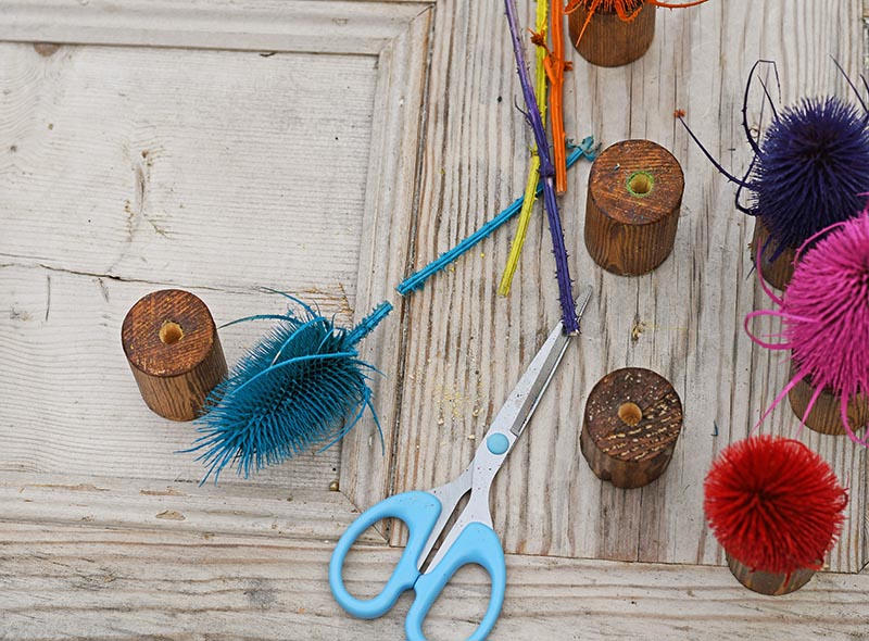 Making colourful thistle decoration