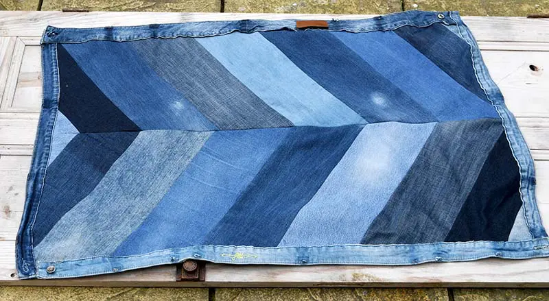 Finished chevron denim rug