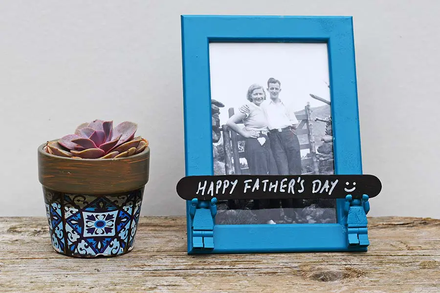 How To Make A Unique DIY Picture Frame Stand - Pillar Box Blue