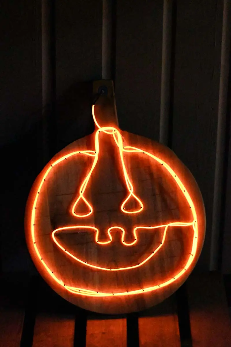 Jack-O-Lantern Light-Up pumpkin sign.