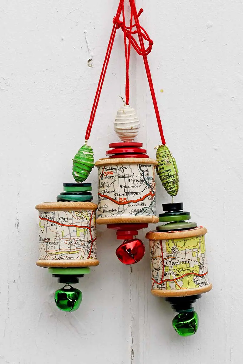 How To Make A Cotton Reel Map Christmas Ornament - Pillar Box Blue