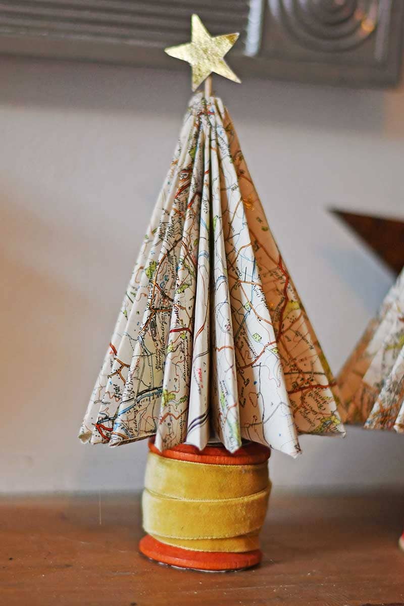 map Christmas tree