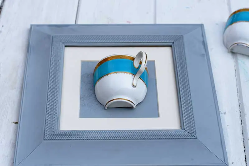 Sticking tea cup to DIY wall vase
