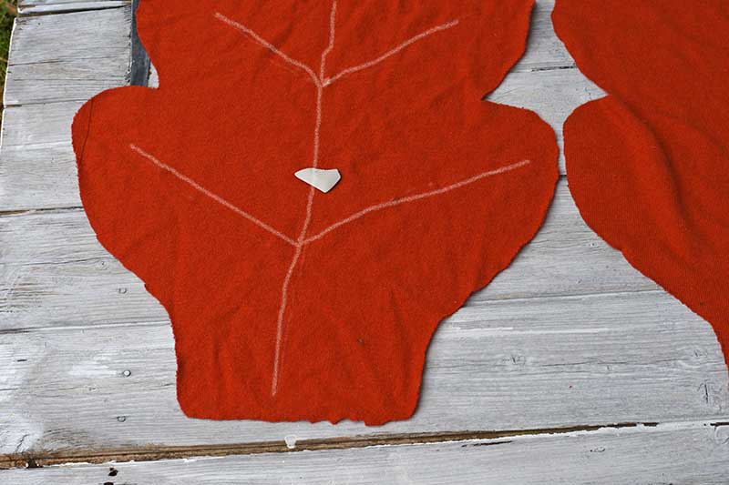 Drawing veins on oak leaf sweater