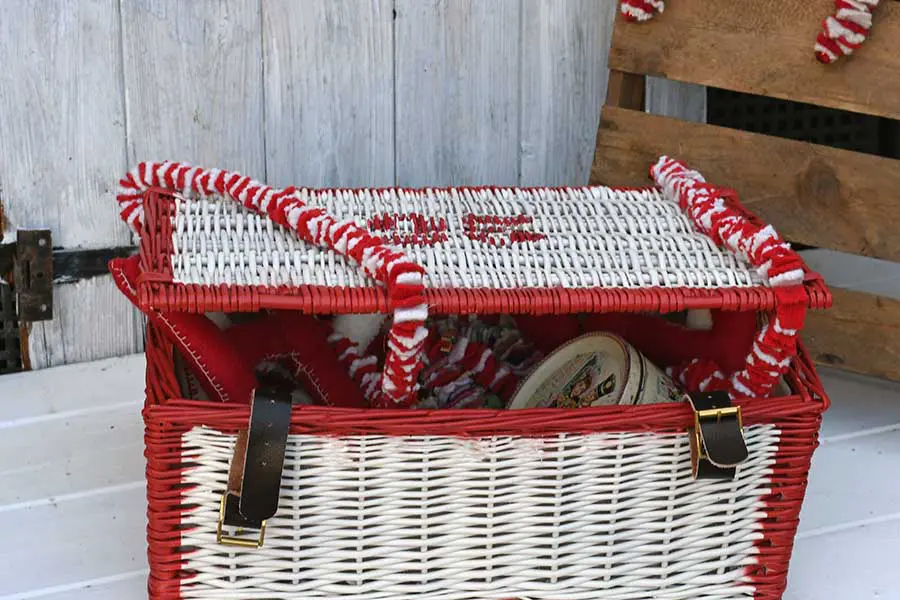 How to paint a wicker basket