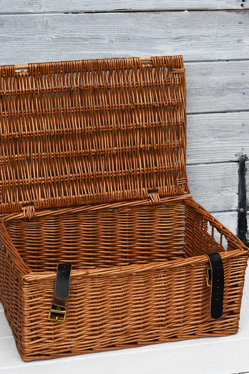 Easy Painted Wicker Baskets