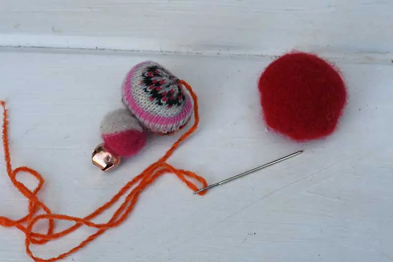 making sweater ornament